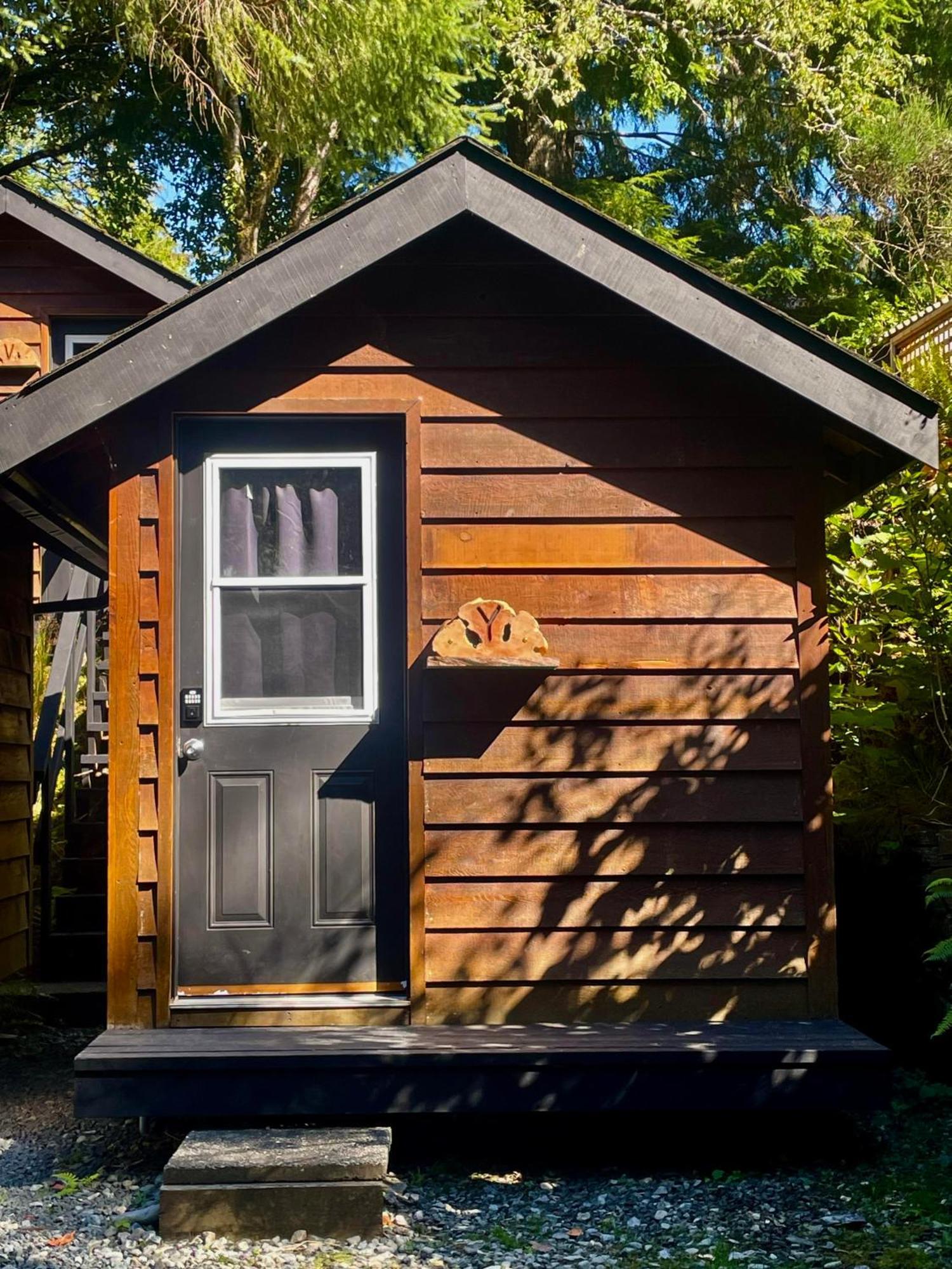 The Hiker Huts Hotel Port Renfrew Eksteriør billede